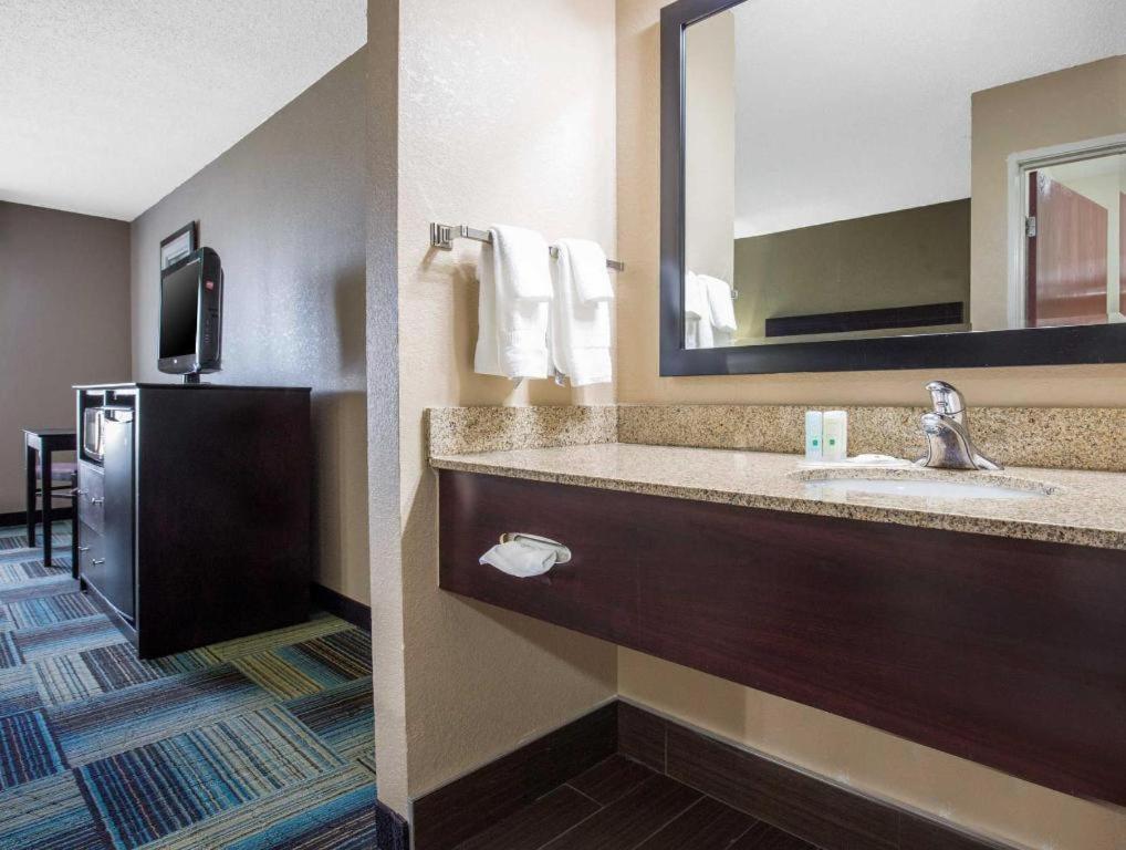 Quality Inn & Suites Arnold - St Louis Luaran gambar